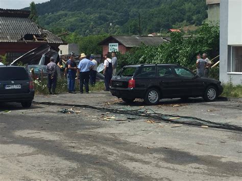 Prapad N Baia Mare Copaci Tr Zni I St Lpi De Electricitate Rup I I