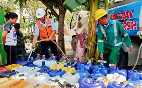 PT Indocement Pabrik Cirebon Peduli Kesulitan Warga Dan Pesantren