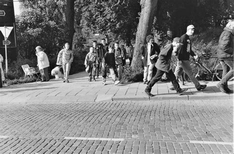 Foto Dalemsedijk Met Wandelaars Vermoedelijk Avondvierd Flickr