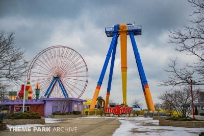 HUSS Giant Frisbee Ride | Theme Park Archive