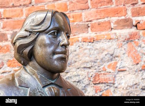 Sculpture Oscar Wilde Stock Photo Alamy