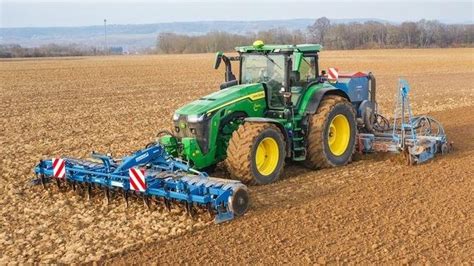 John Deere 8R370 au semis d orge de printemps Combiné Lemken 6m