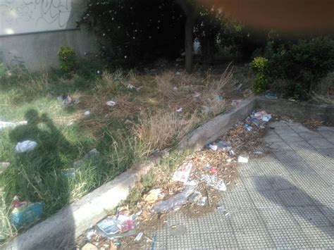 Reggio Calabria Il Degrado Della Piazzetta In Via Botteghelle Rifiuti