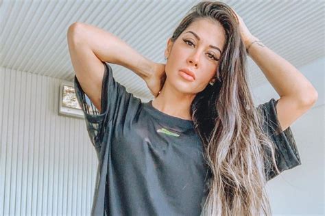 Mayra Cardi Revela De Quem S O Os P S Que Aparecem Em Foto Na Cama