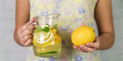 Minum Air Lemon Hangat Di Pagi Hari Ini Ragam Manfaatnya Bagi