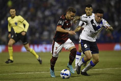 Flamengo x Vélez veja onde assistir escalações e arbitragem da