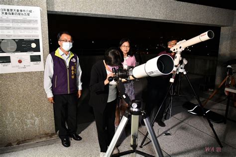 觀傳媒 中彰投新聞 影／百年一遇「月掩金星」奇景 彰化縣民見證「月掩金星」天文奇景