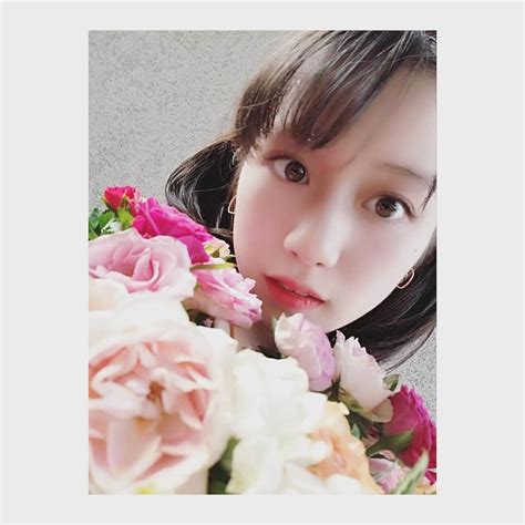 河村果歩さんのインスタグラム写真 河村果歩instagram「🌈🍒 ・ ・ 宿題はリビングでやる事も多いです ・ ・ 集中してるのに