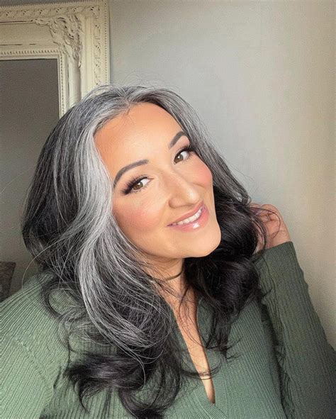 30 Examples Of Transitioning To Gray Hair Top Styles For Women In