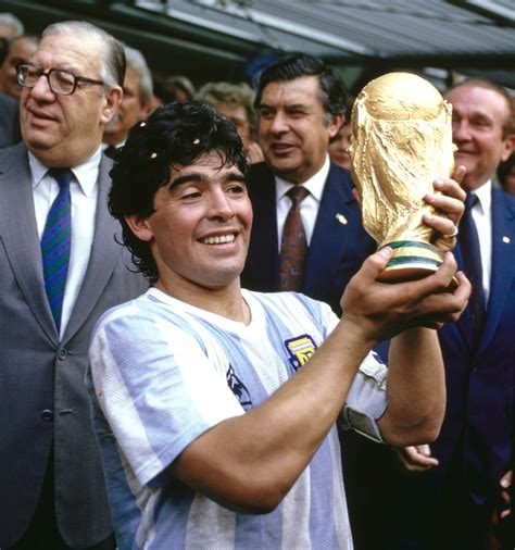 Un Estudio Inglés Calculó Cuánto Costaría El Pase De Diego Maradona En