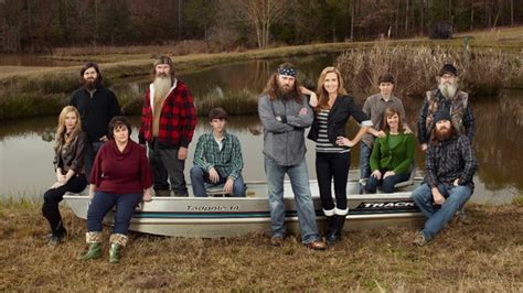 Phil Robertson spends time with his grandchildren and Robertson brothers shop for a hot tub