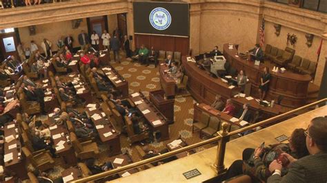 Mississippi Lawmakers Return To State Capitol To Kick Off New