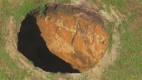 Video Massive Florida Sinkhole Returns For Second Time Abc News