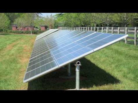 a solar panel on top of a pole in the grass