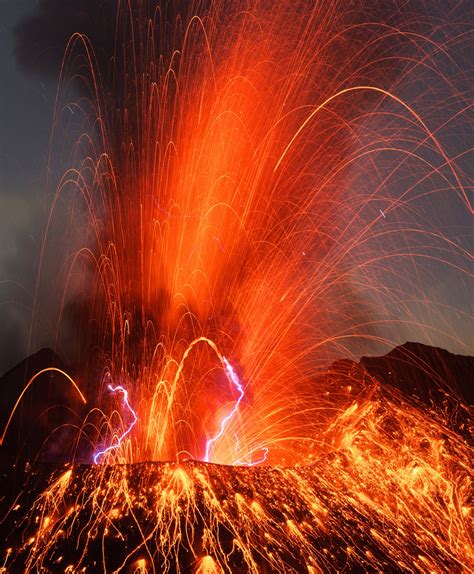 Pictures Sakurajima Volcano Shoots Lava Skyward