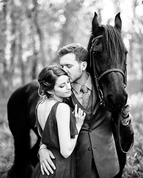 Pin by Yort Savul on Böyle Couple horse photography Horse wedding