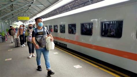 Jelang Mudik Lebaran Tiket Kereta Di Stasiun Malang Telah