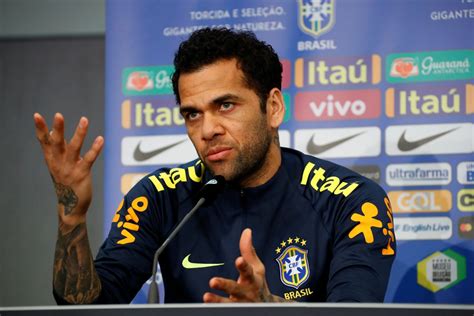 Daniel Alves deixa 7 a 1 no passado e avisa: ''Temos que tentar mudar o ...