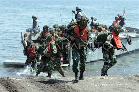 Latihan Marinir Antara Foto