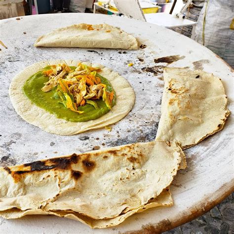 Empanada De Mole Verde Con Flor De Calabaza Al Comal Oaxaca