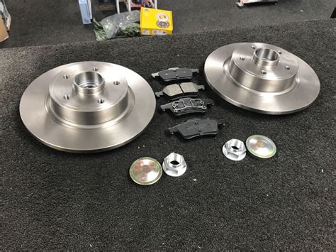 FOR RENAULT LAGUNA MK2 REAR BRAKE DISCS PADS FITTED WHEEL BEARINGS