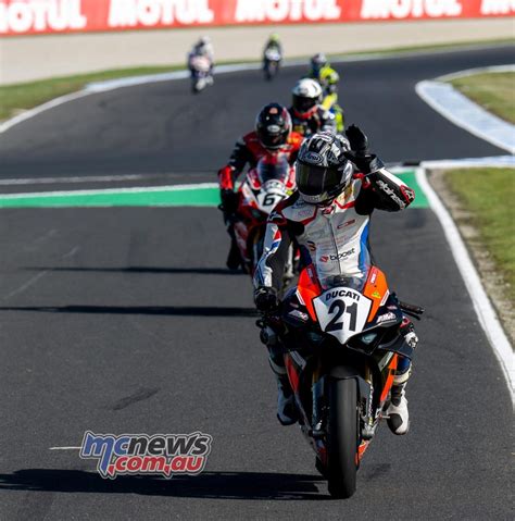 Josh Waters Wins Thrilling Opening Superbike Bout At P I Mcnews