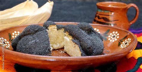 Pan De Muerto Negro Con Cenizas De Totomoxtle Pan Tradicional Mexicano