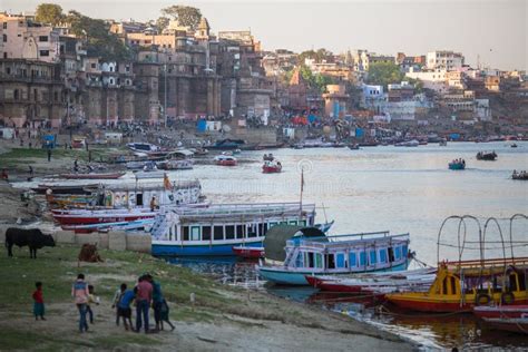 Banks on the Holy Ganges River. Editorial Photography - Image of hindu, benares: 114225462