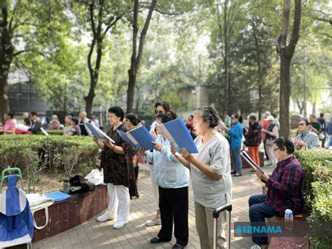 Tinta Minda BERNAMA AKTIFNYA WARGA EMAS DI KOTA BEIJING