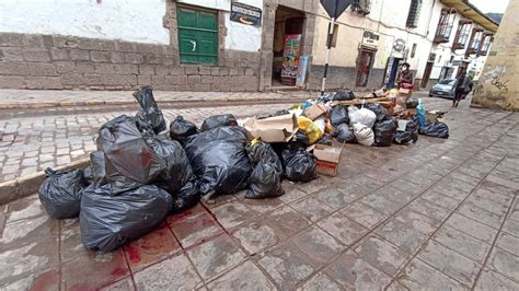 Cusco Las Calles Se Llenan De Basura Debido A Una Protesta Fotos Y