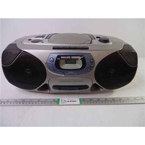 Philips Magnavox Boombox-powers on - Bodnarus Auctioneering