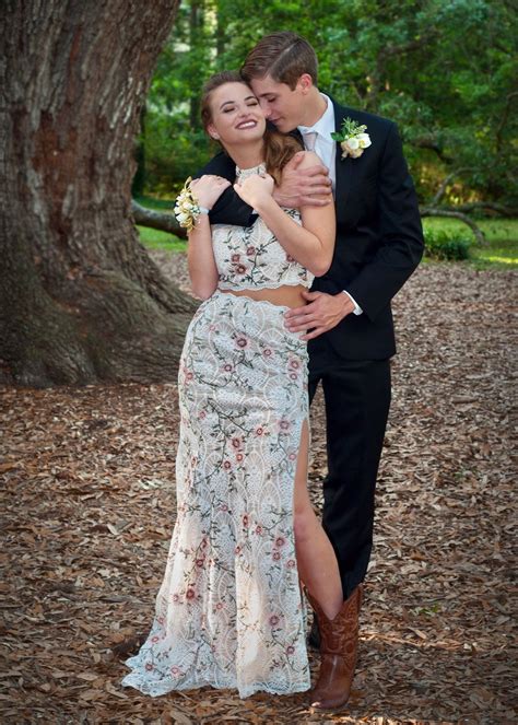 Prom Romantic Wedding Poses Prompicturescouples Prom Picture