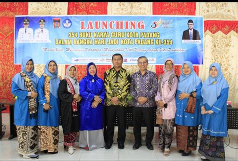 Launching Buku Memperingati Hut Ke Kota Padang