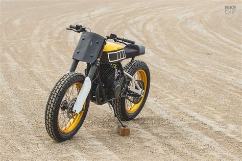 Moto de ensueño Street tracker basada en la Yamaha RD400 Moto1Pro