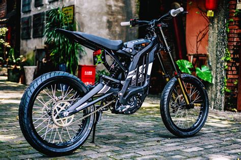 The Sur Ron Lbx Electric Dirt Bike Boasts Plenty Of Range And An Eye