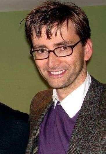 David With Glasses Again David Tennant Doctor Who David Tennant Actors