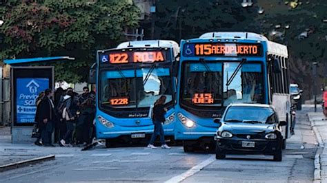 Transporte en Rosario mejores frecuencias suspensión de trayectos y