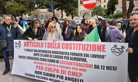 Vertenza Almaviva Annunciato Sit In Lavoratori Di Fronte A Prefetture