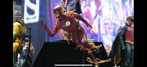 Hot Toys CW Flash R Hottoys