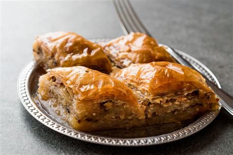 Baklava Hecho En Casa De Azerbajian Con La Nuez En La Placa De Plata