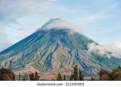 Mayon Volcano Famous Landmark Bicol Region Stock Photo 2213393901 | Shutterstock