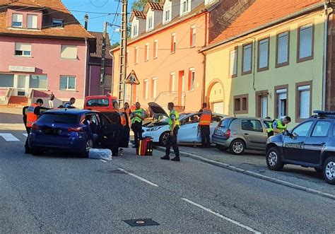 Lemberg Canette De Bi Re Au Volant Et Zigzags Sur La Route Les