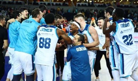 Türk Telekom Basketbol Takımı 29 yıl sonra normal sezonu lider bitirdi