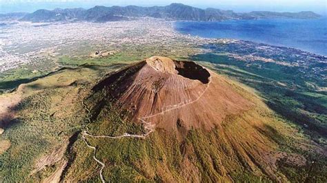 Mount Vesuvius · See Pompeii