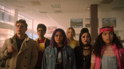 RUNAWAYS Season 1 Finale Review Hostile