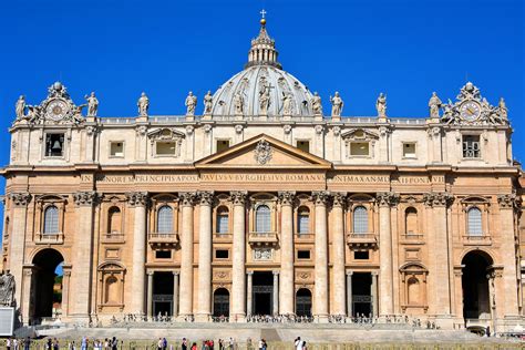 St. Peter’s Basilica View from St. Peter’s Square in Rome, Italy ...