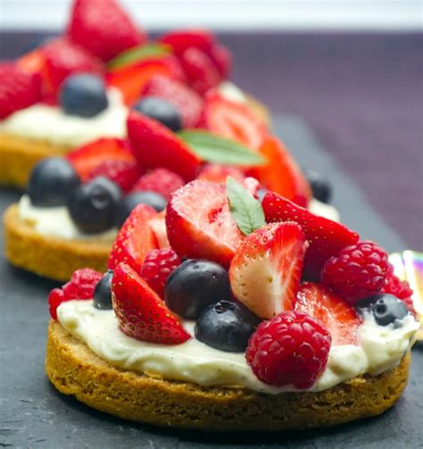 Tartelettes Aux Fruits Des Bois Sur Biscuit Sablé Goû