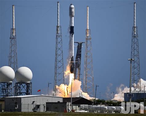 Photo SpaceX Launches Starlink Satellites From Cape Canaveral Florida