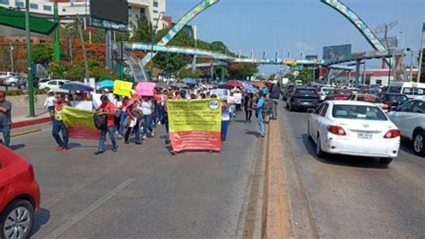 Marchan Padres De Familia Y Profesores De La CNTE Inconformes Con