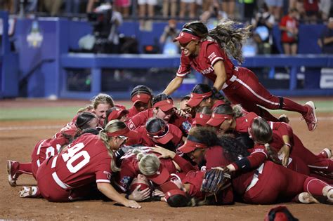 Ncaa Softball Rankings Way Too Early Top 25 Led By Texas Florida Ou